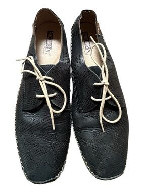PIKOLINOS Navy Leather Perforated Lace-Up Oxfords with Cream Laces
